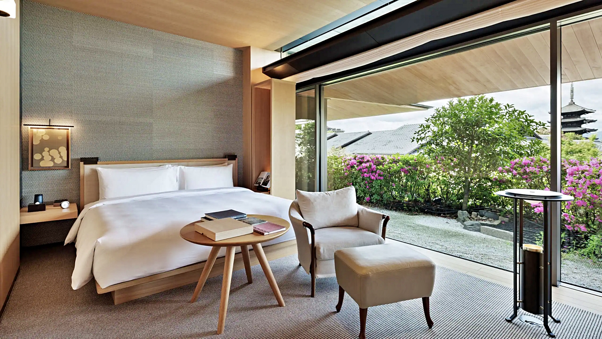 니넨자카 하우스 원 킹 베드