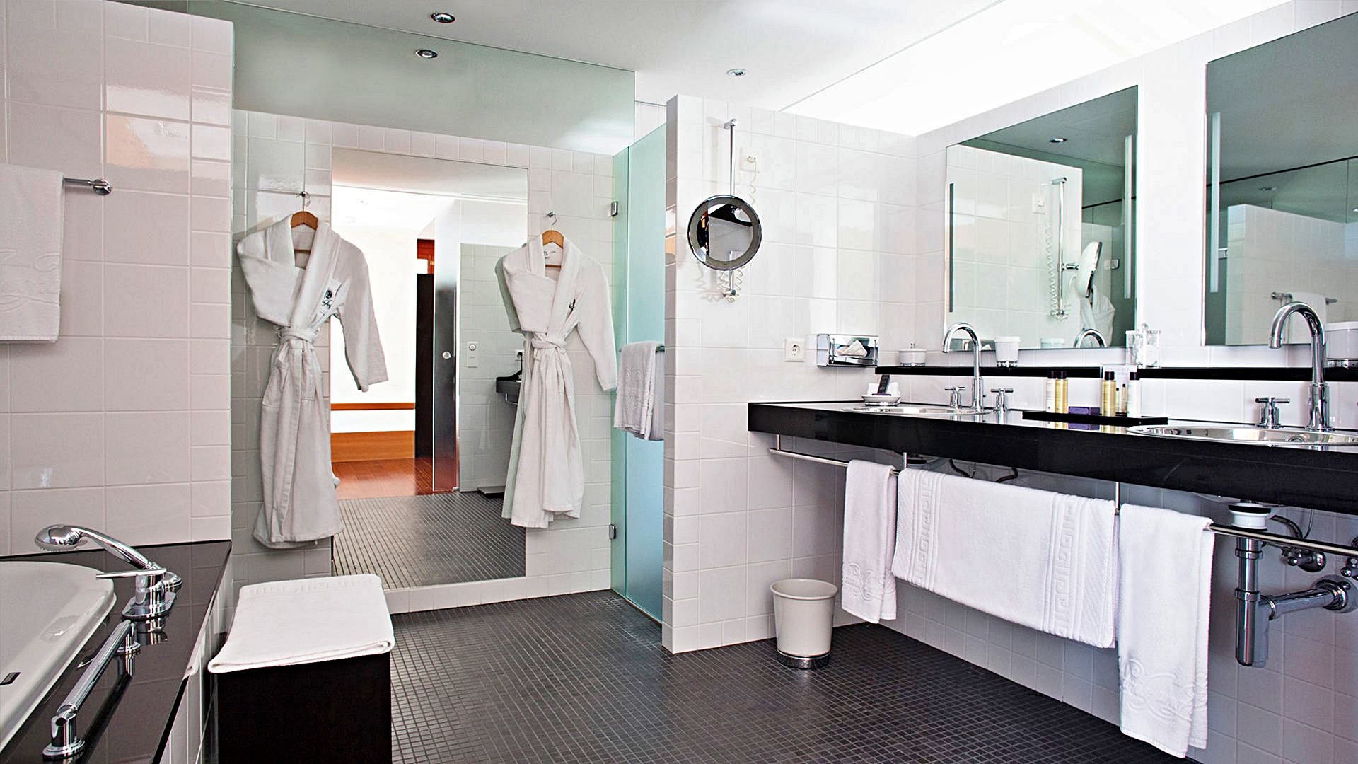 네성스 주니어 스위트