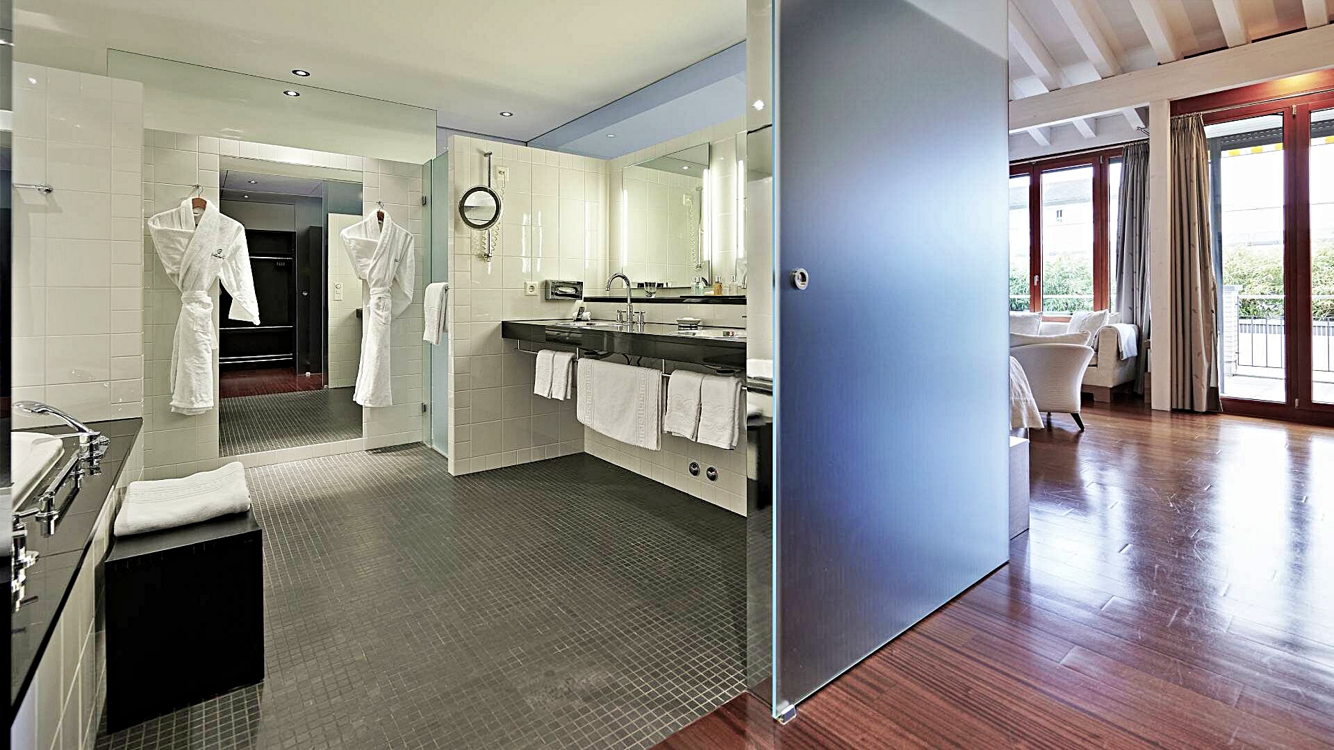 네성스 주니어 스위트