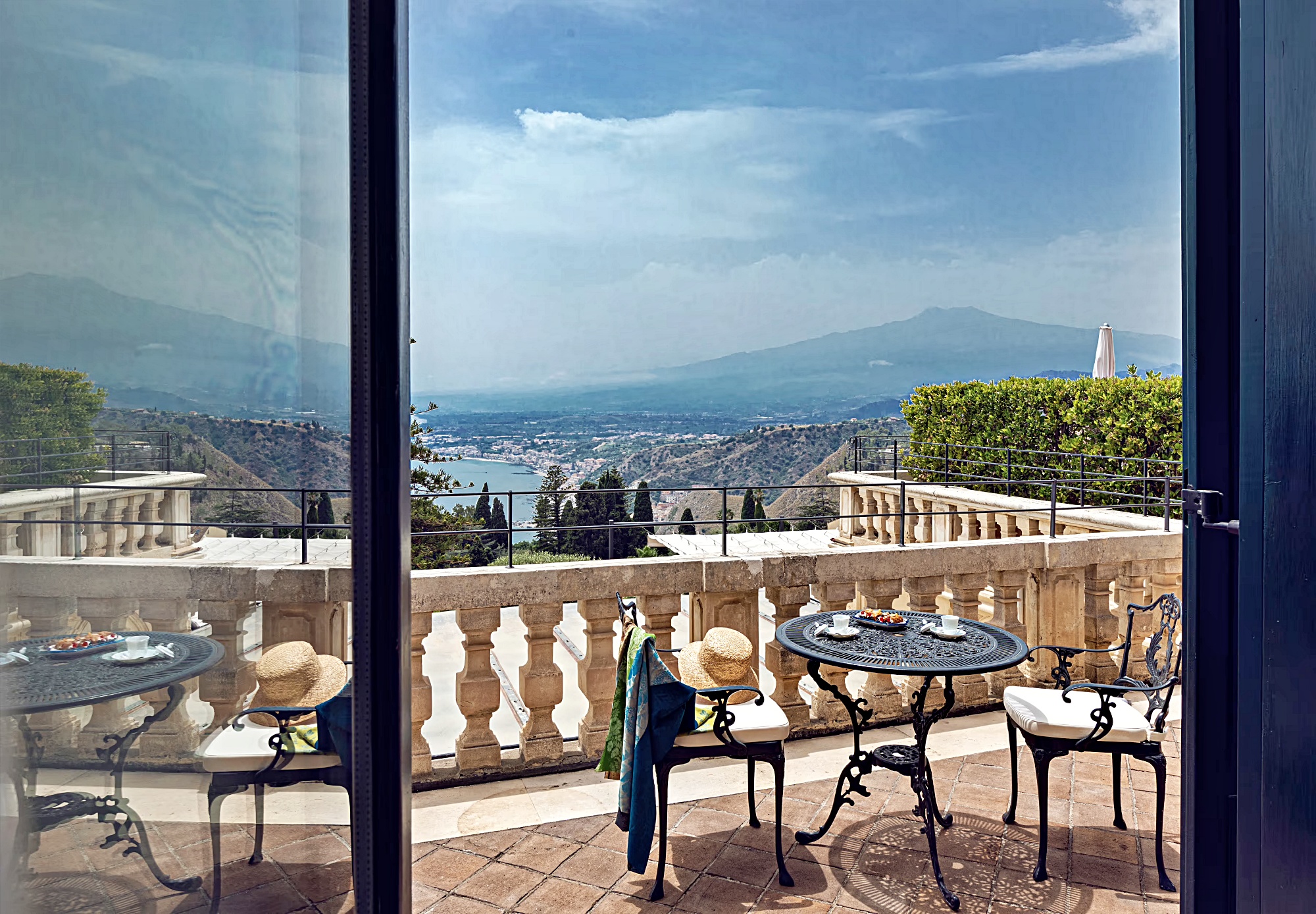 프리미엄 씨뷰 주니어 스위트 with 발코니 or 테라스