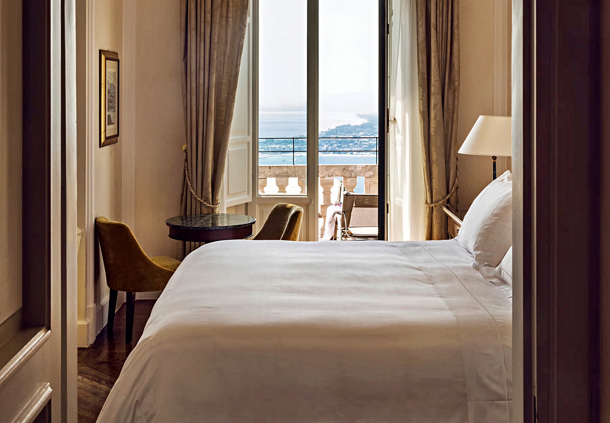 프리미엄 씨뷰 주니어 스위트 with 발코니 or 테라스